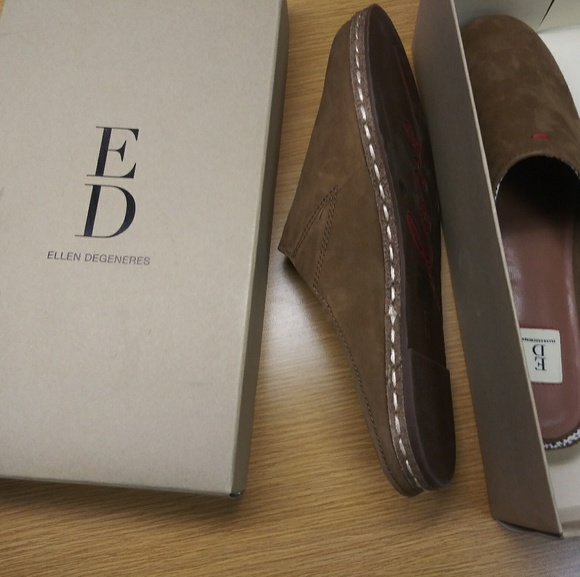 Ellen Degeneres Sandals - Picture 2 of 7